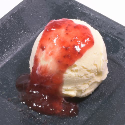 Vanilla ice cream with strawberry sauce