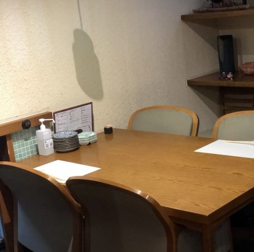 【4人桌】这种座位充满了日式氛围。享受悠闲的时光流逝！