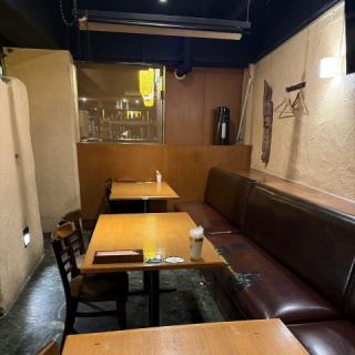 半個室席になります。個室としてのご利用も可能です。