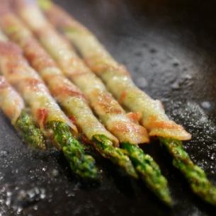 Meat-wrapped asparagus