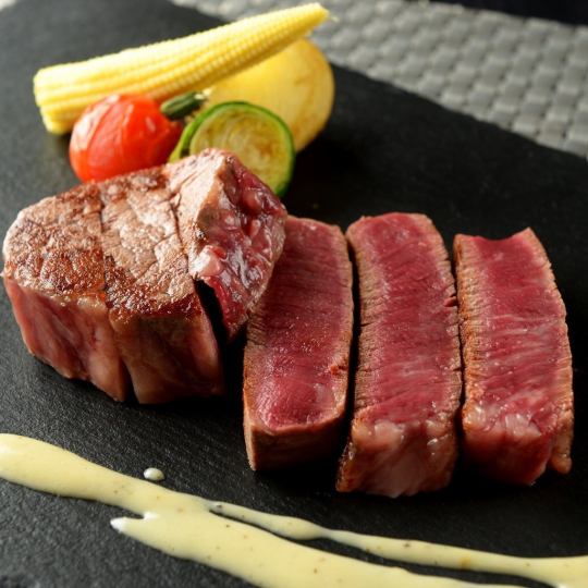 【大人気】鉄神自信の極上牛ステーキは、一度は食べて頂きたい逸品です。