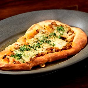 肉末咖哩和烤餅披薩