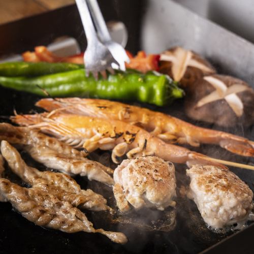 【名物１】長崎県対馬の郷土料理『石焼』！契約農家の鶏、黒毛和牛、産地直送の鹿児島産黒豚を天然石で…