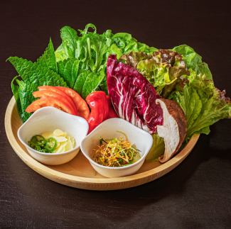 Wrapped vegetables and condiments ※Free refills