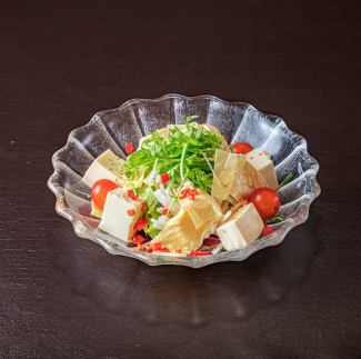 京湯葉と純豆腐のサラダ