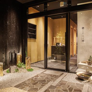 【京都風情的町屋...♪】從外面就能感受到京都風情的町屋。一進入1樓，立刻有一個花園，讓遊客們感到愉悅。想來這裡的人一定要來看看欣賞風景！從車站步行5分鐘的絕佳位置♪