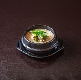 천천히 끓인 꼬리 수프