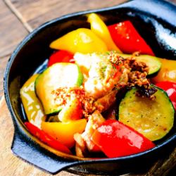 Chicken fillet with salt sauce on iron plate