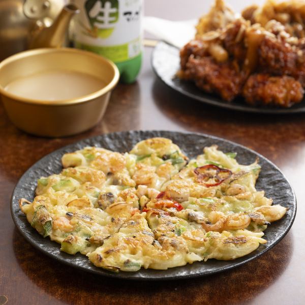 【もちっとパリっと食感がクセになる】海鮮チヂミ1650円（税込）