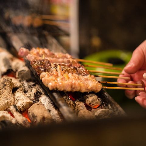 １本100円均一★備長炭で焼き上げた”炭火焼き鳥”は絶品当店イチオシ♪