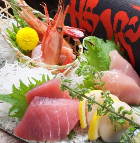 Assorted fresh sashimi