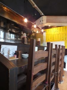 The counter seats where you can enjoy alcohol and meals while having a fun conversation with the lively staff are perfect for regulars and one person ♪ Enjoy delicious yakitori and the famous turnips!