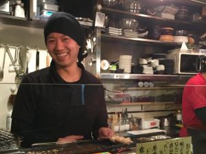 The counter seats where you can enjoy alcohol and meals while having a pleasant conversation with the lively staff are perfect for regulars and one person ♪ Please enjoy delicious yakitori and the famous head and fried chicken!