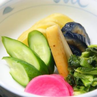 什錦泡菜 / 土豆沙拉 / 蟹味噌醬 / 貝類瓦薩 / Chanja