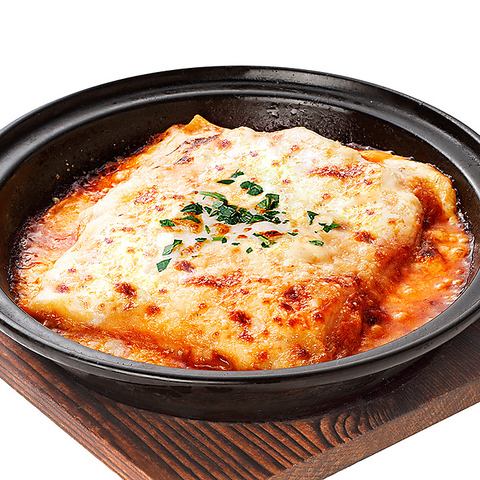 Meat sauce and cheese lasagna
