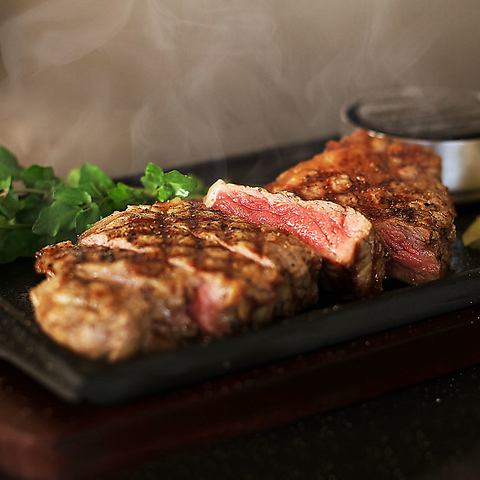 Special beef steak with skin-on french fries and original sauce