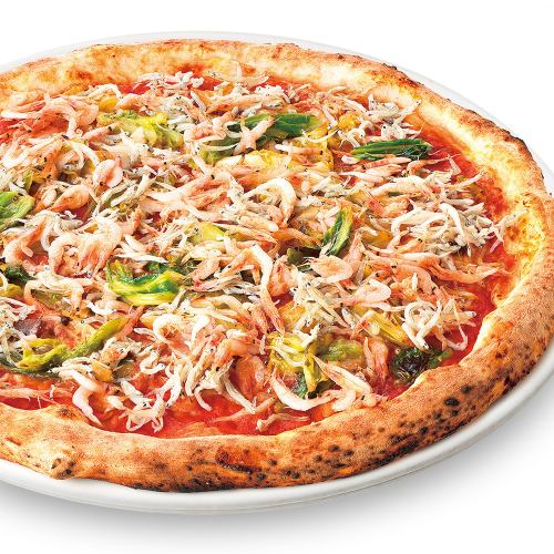 受歡迎的新鮮出爐的披薩