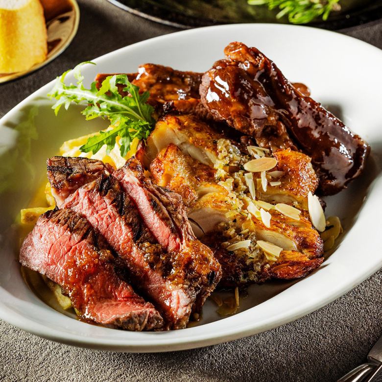 丰盛的肉类拼盘（瘦牛肉、排骨、炒鸡腿）