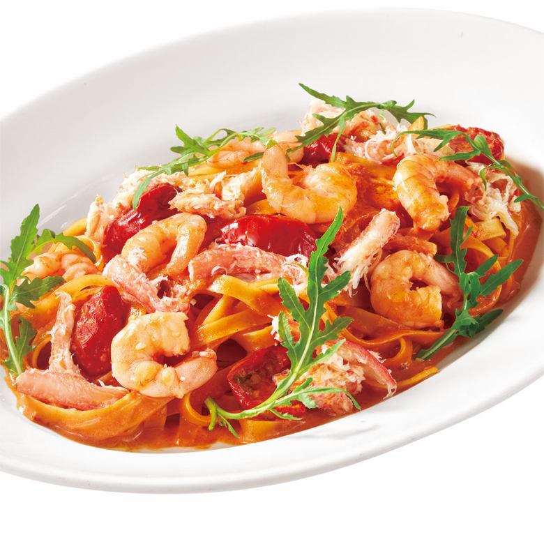 紅ズワイガニと海老のトマトクリーム フェットチーネ