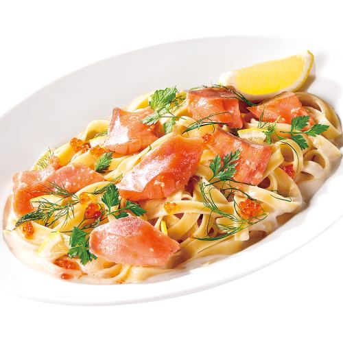 サーモンレモンクリームフェットチーネ