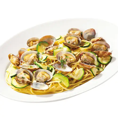 Spaghetti with clams and zucchini