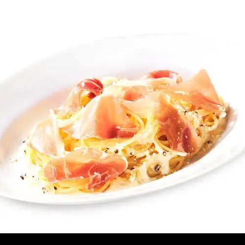 Spaghetti Carbonara with Prosciutto