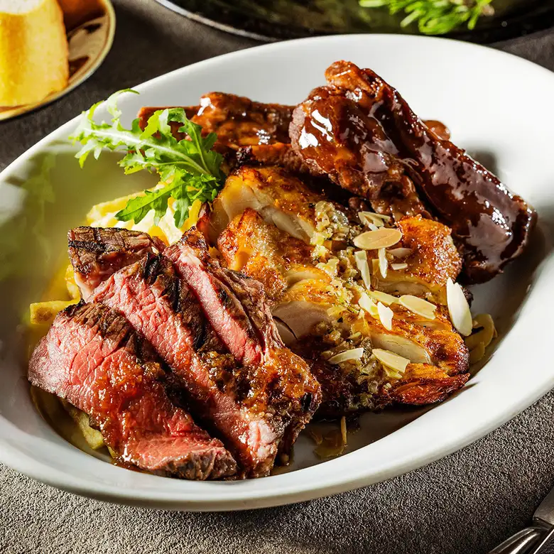 一份豐盛的肉拼盤！ ！