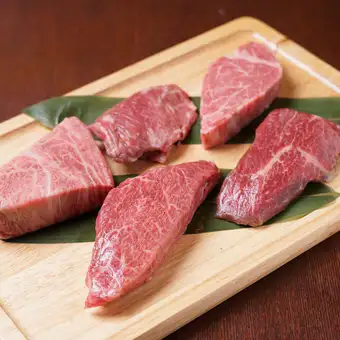 王道【8,000円】★特選コース(牛希少部位入り)◆記念日・接待に◆11品+3hプレミアム飲み放題付
