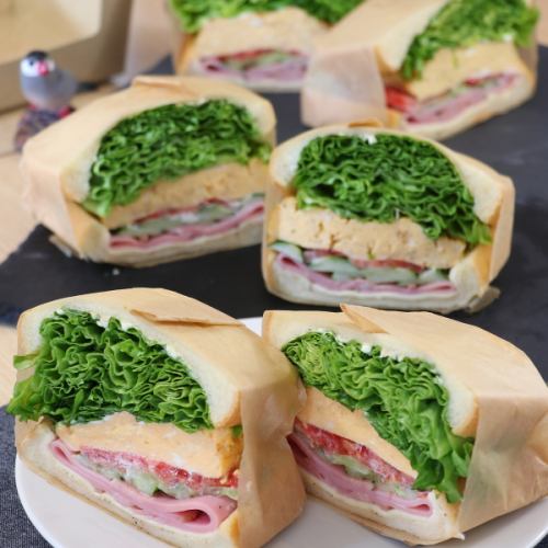 全新!!【平日午餐・时尚午餐・ SNS发光】蔬菜中夹杂着大量的“光切”三明治♪