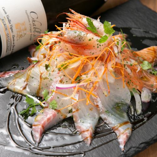 アラカルト料理も大変充実しております◎魚丸カルパッチョ盛り　枚方1180円（税込）