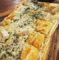 ハチミツとゴルゴンゾーラのピザ