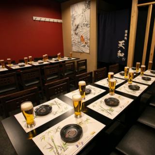 【宴会最大100名様迄】広々とした店内でご宴会を！上質な食材を使用したお料理をリーズナブルに楽しめる「天和-あまと-」では、市場直送の鮮魚をお造り等でご堪能いただけます。料理と相性抜群のドリンクも種類豊富にご用意！生ビール・ワイン・日本酒・焼酎等、お客様のお好みでご注文ください♪ひと時をお過ごしください
