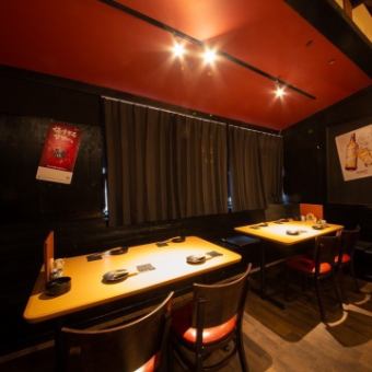 The calm atmosphere ♪ The table seats are perfect for group drinks!