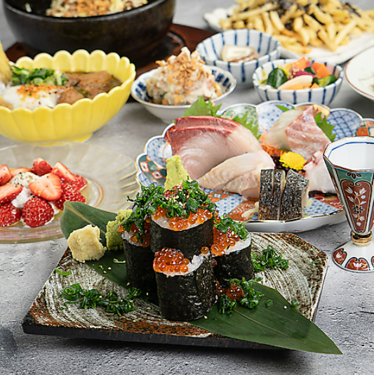 旬の鮮魚や創作和食を堪能。落ち着いた空間で会話も弾みます。