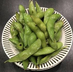 Fluffy edamame / Firefly squid pickled in seaweed