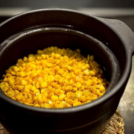 とうもろこしの土鍋ご飯　豚角煮添え