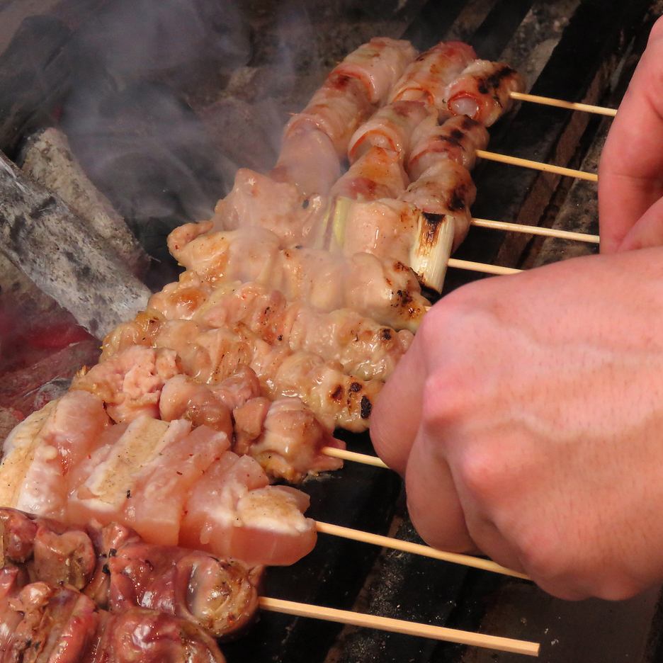 千舟町のオシャレな串焼き店！カウンター席はくつろげる雰囲気！