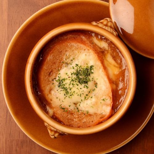 Rich onion gratin soup