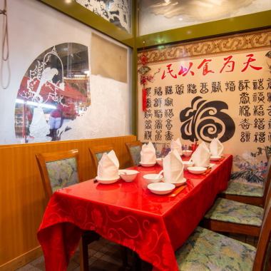 Private rooms can accommodate up to 80 people.Please enjoy the banquet at the round table.For various banquets and entertainment, the floor is reserved and it is also popular with travelers.Excellent access above all! There is no hesitation because it is located at the entrance of Chinatown !!