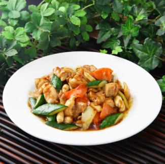 40. Stir-fried chicken and peanuts with mustard