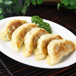 136. Grilled dumplings [* photo] / 138. Fried garlic rolls