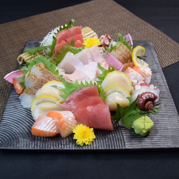■【鮮魚盛り合わせ】新鮮直送の鮮魚♪毎日日替わりでご用意／門前仲町で新鮮な魚・刺身を食べるならここ！