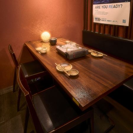 門前仲町木村屋の２階の個室。宴会や会食に最適なお席です。広々としたテーブル席ですので、席移動もしやすく落ち着いてお食事をお楽しみいただけます。宴会コースはすべて生ビール付き飲み放題がついております！九州名物料理と美酒をお楽しみください。銘柄焼酎や日本酒のお得な飲み放題付きコースも多数ご用意してます！