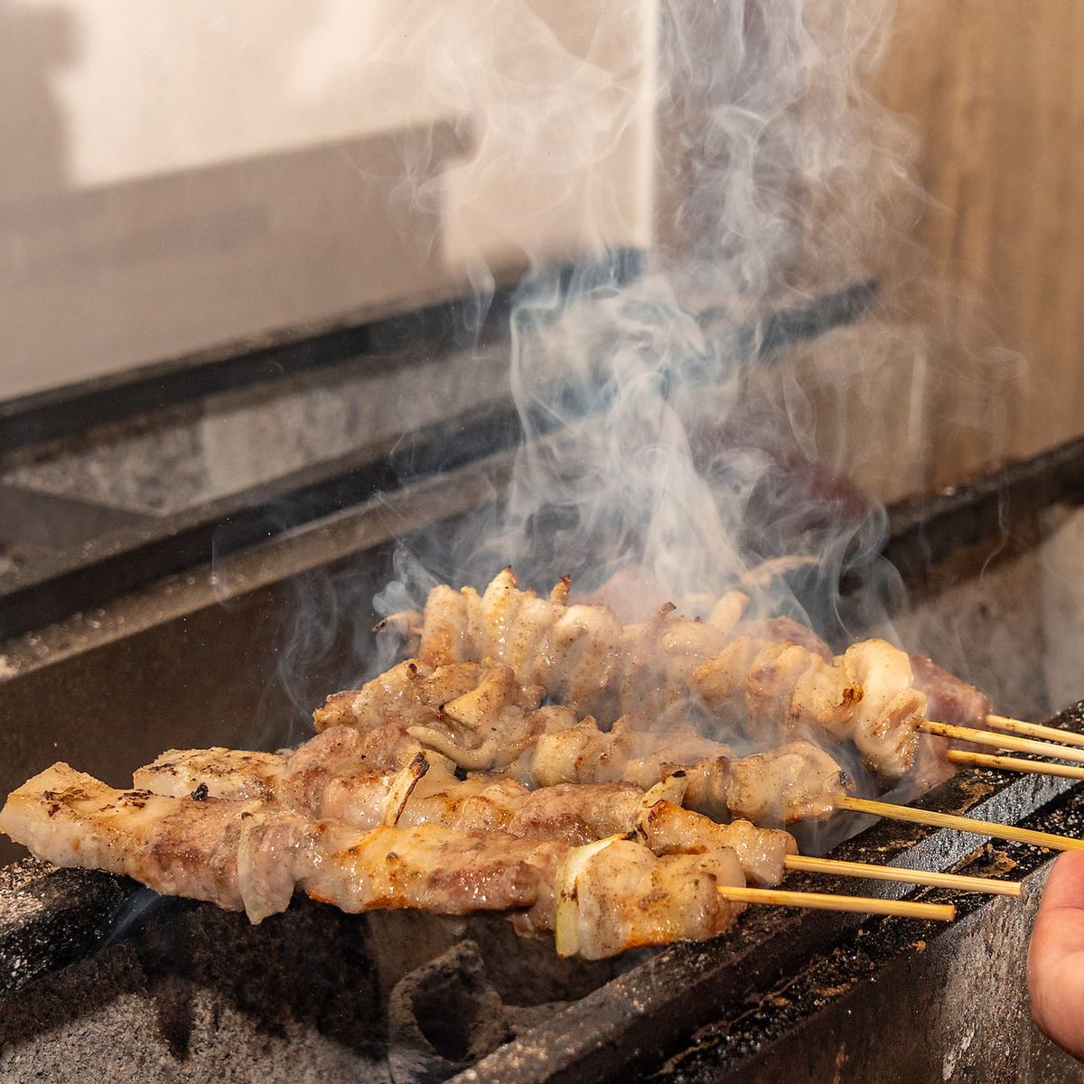 本格炭火焼鳥が楽しめる！