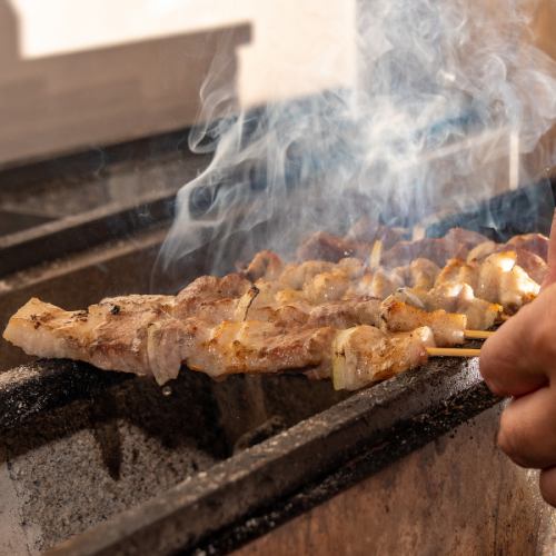 Fuku no Yakitori is carefully skewered one by one with all our heart.