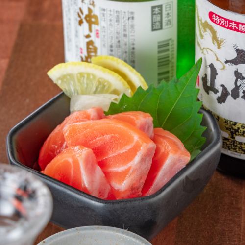 We prepare fresh fish procured locally as a platter of sashimi! Enjoy seasonal fish ☆