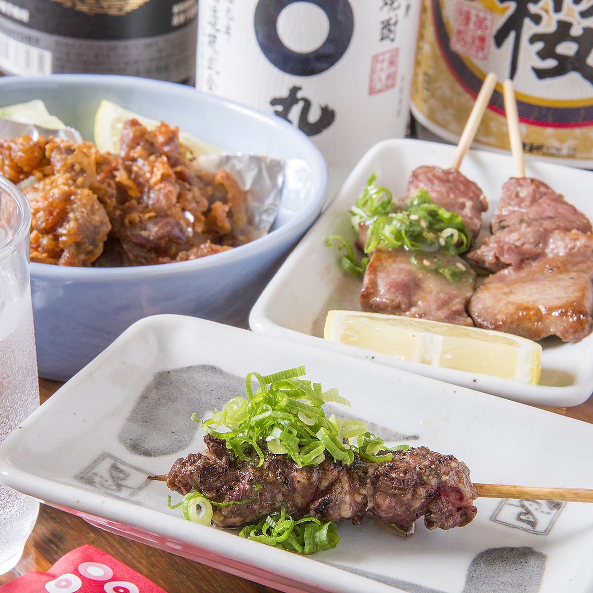There are menus such as handmade tofu and deep-fried chicken skin that can only be found at the Kabe store!
