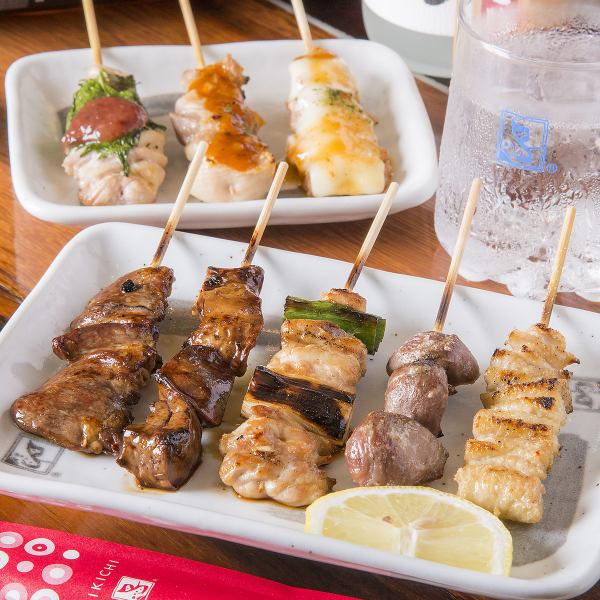 [Our lineup of lovingly hand-skewered yakitori ranges from classic to rare varieties☆] Yakitori skewer starts from 120 yen (+tax)