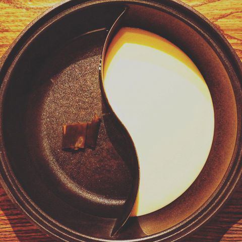 2色鍋！高級羅臼昆布だしとオリジナルお出汁5種からお選びいただけます！