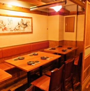 We have a semi-private room at the back of the shop, full of Japanese atmosphere.Two semi-private rooms with tables for 8 to 10 people.By connecting two rooms, it can be used from 16 people to a maximum of 20 people.Ideal for various banquets.* Semi-private room type.